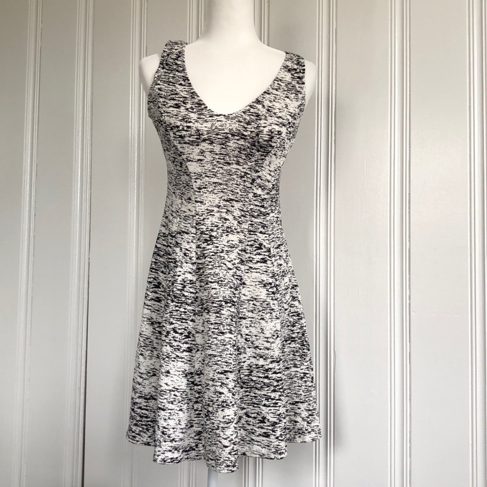 Black and white print a-line dress - Picture 1 of 5
